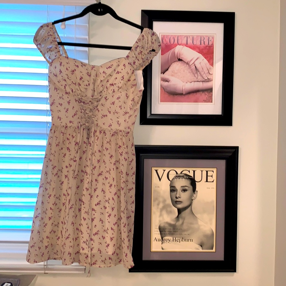 Mini dress with lining. Cream color with lavender flower print size small.